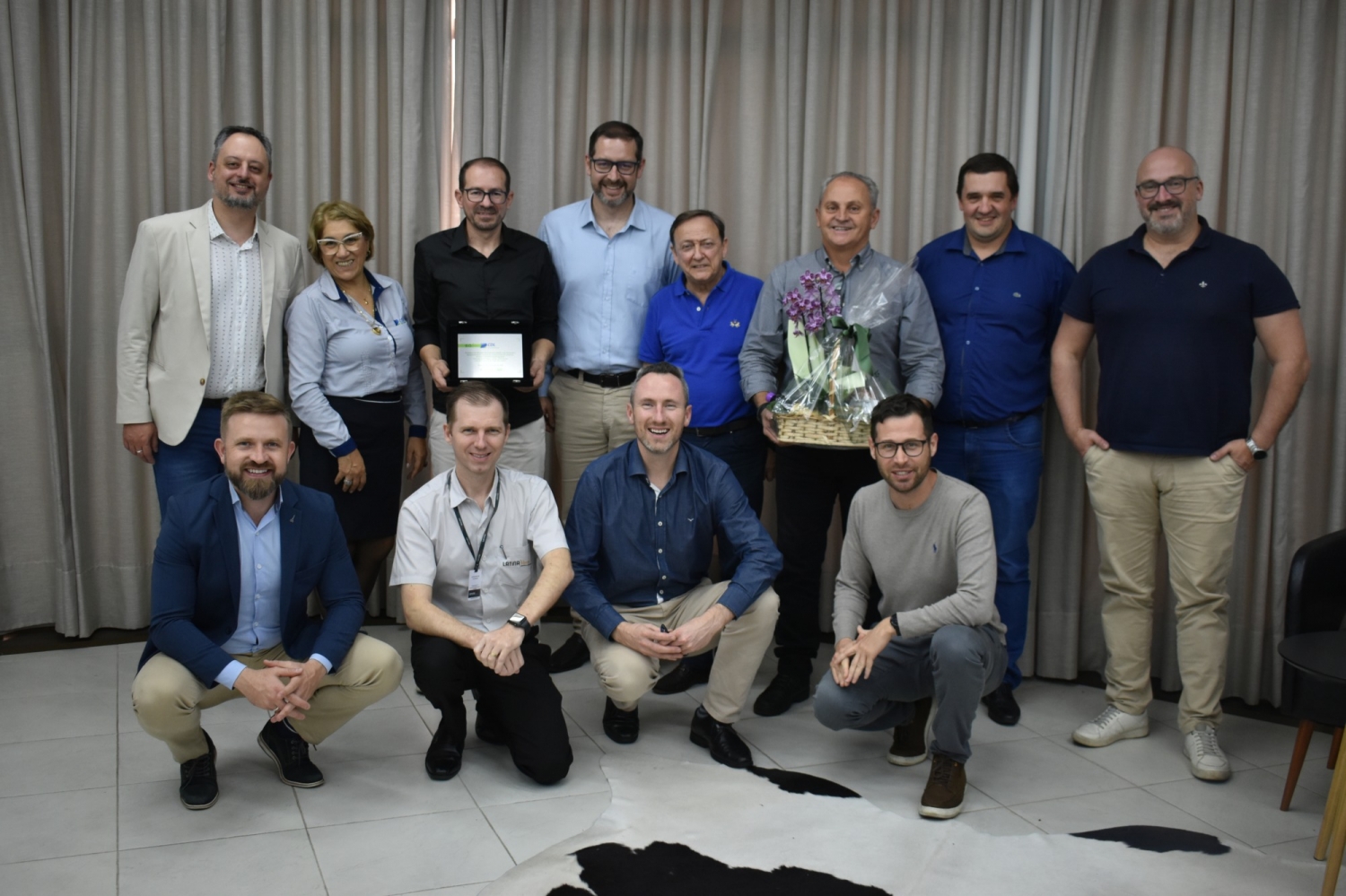 Diretoria da CDL-NH recebe visita de representantes da Sicredi