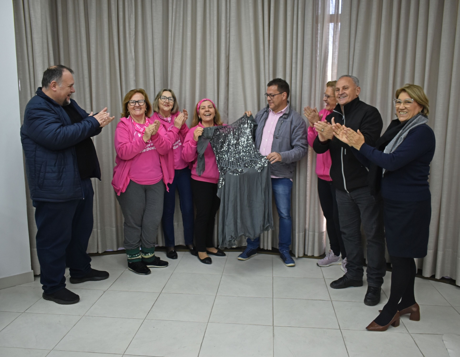 Amigas de Mãos Dadas sorteou vestido usado por Hebe Camargo