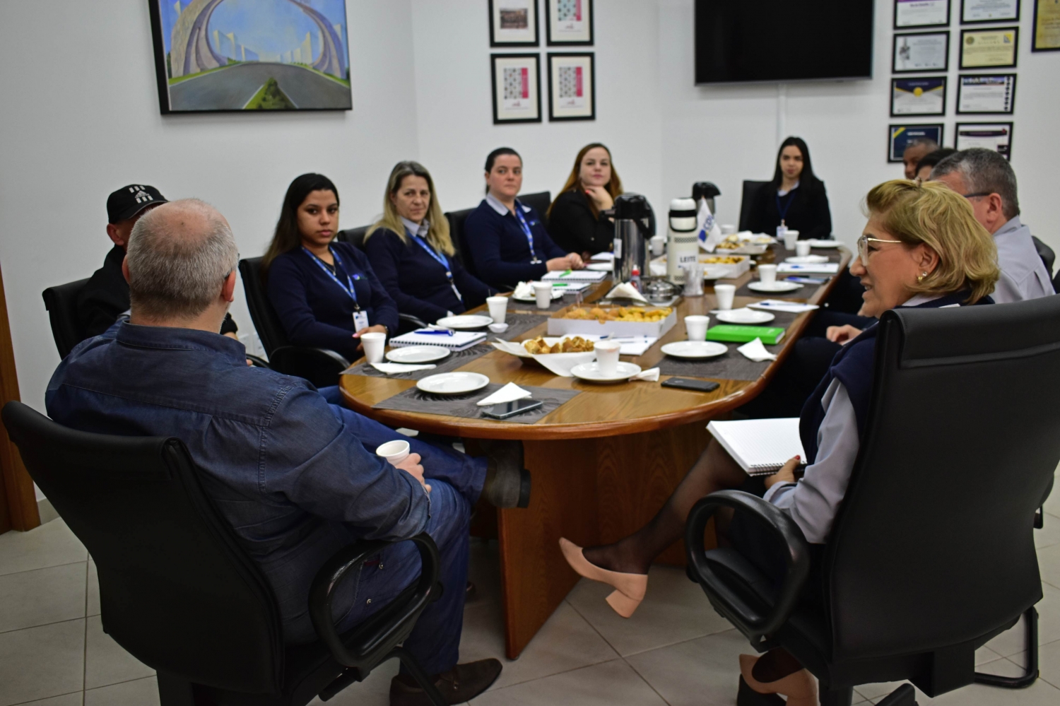 Colaboradores da CDL-NH se reúnem a fim de buscar melhorias