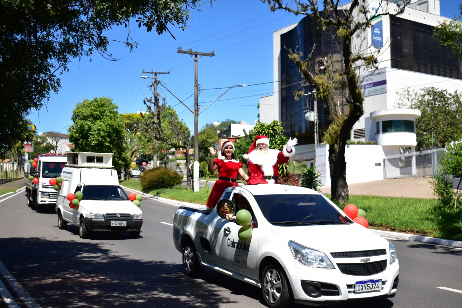 Carreata da campanha Natal Premiado da CDL percorre as ruas de Novo Hamburgo