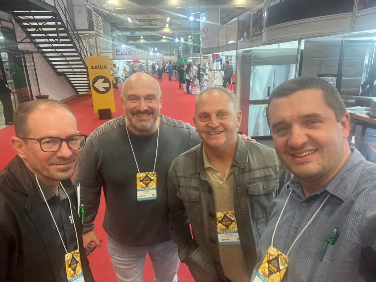 Diretoria da CDL-NH visita feira Sulserve