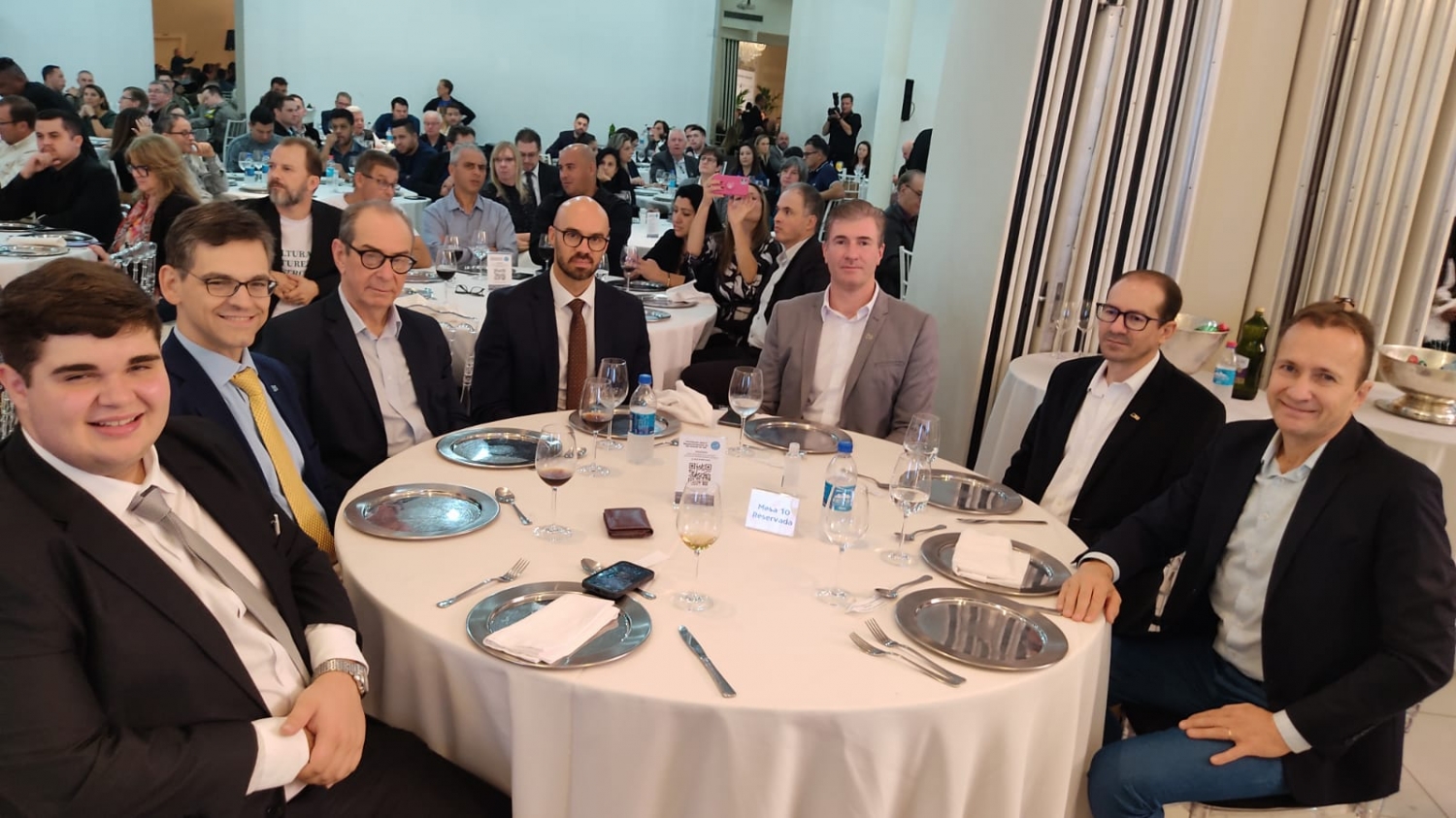 Diretoria da CDL-NH participa de palestra com Eduardo Leite