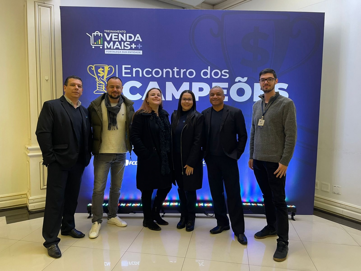 Colaboradores da CDL-NH participam de Encontro de Campeões