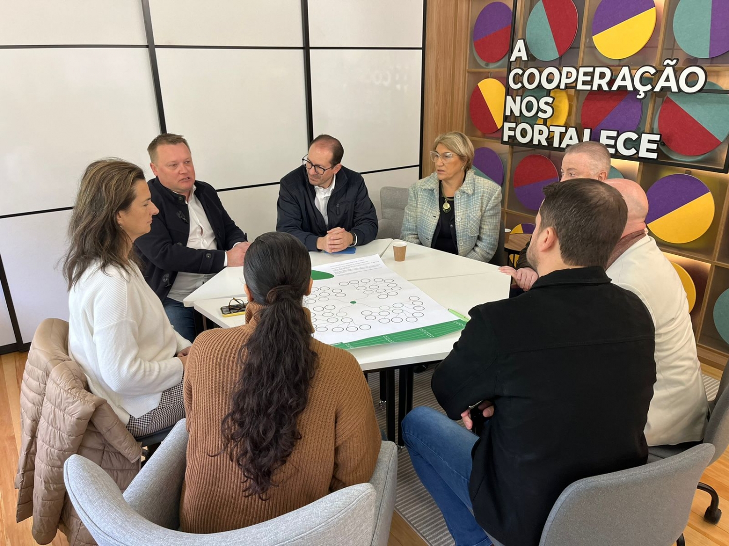 Representantes da CDL-NH participam de workshop da Sicredi Pioneira