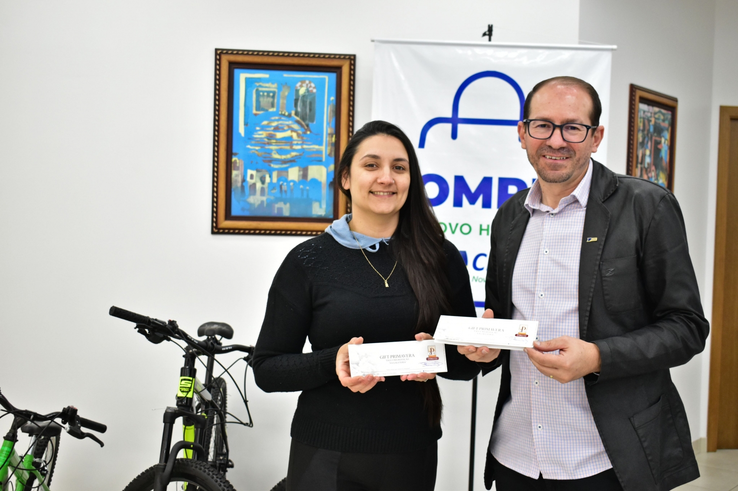 Ganhadora do sorteio de Dia do Cliente da CDL-NH busca prêmio