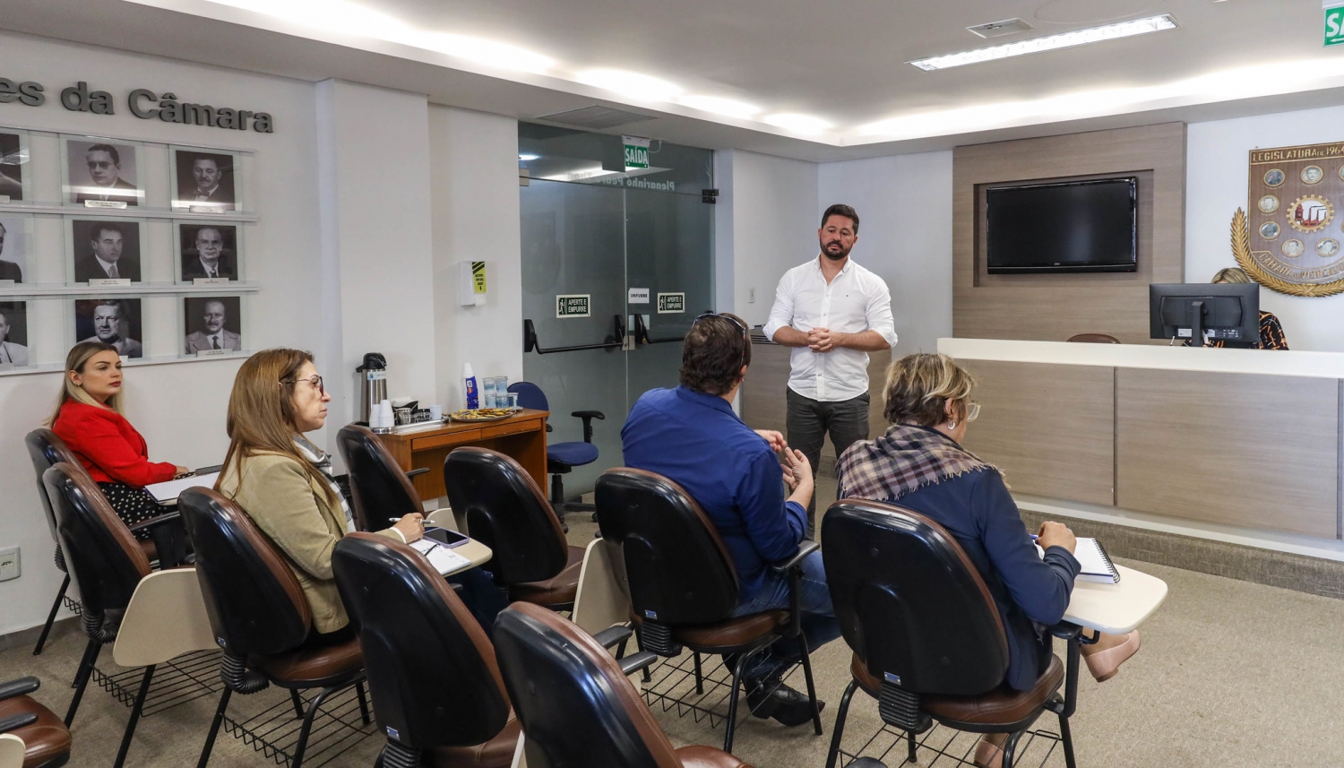 Representantes da CDL-NH participam de reunião sobre Seminário de Desenvolvimento Econômico
