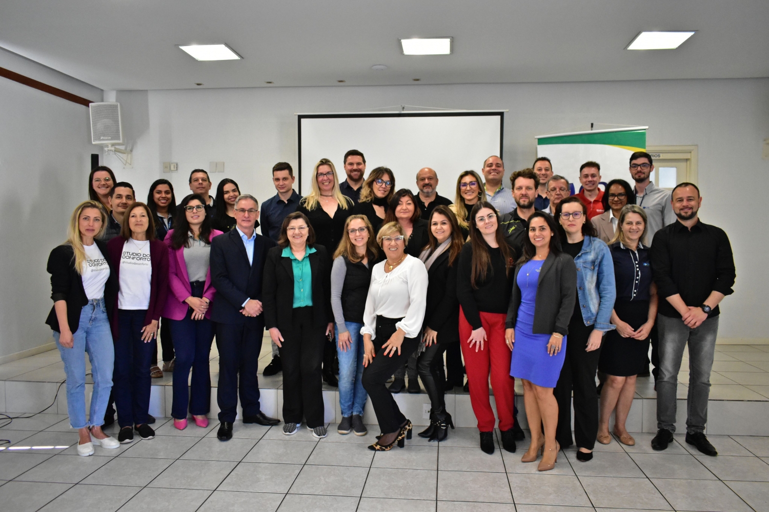 CDL-NH realiza encontro de networking entre associados