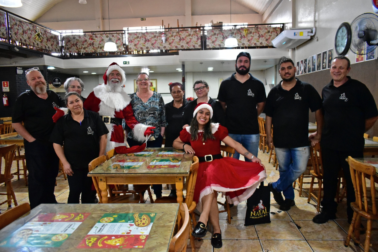 Casal Noel inicia mais uma semana de visitas ao comércio hamburguense