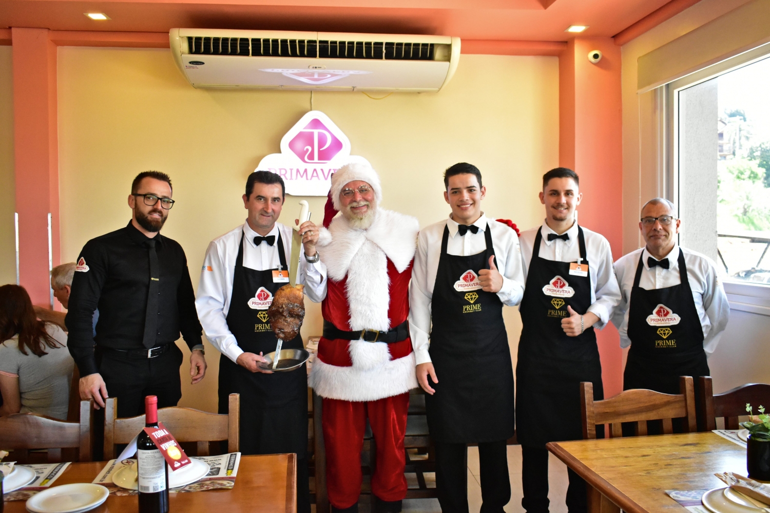 Papai Noel visita mais lojas participantes da campanha Natal Premiado 2023