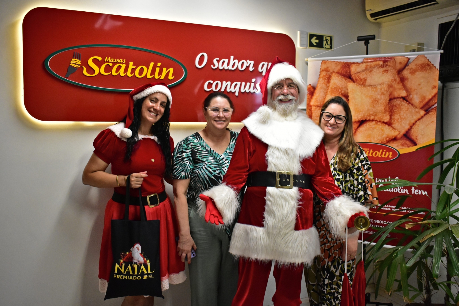 Casal Noel da CDL-NH oferece momento único às lojas participantes da campanha Natal Premiado 2023