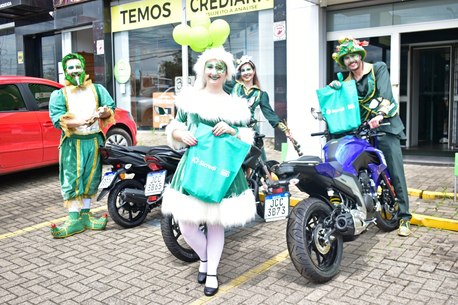 CDL-NH em parceria com Sicredi realiza ação especial para divulgar Natal Premiado
