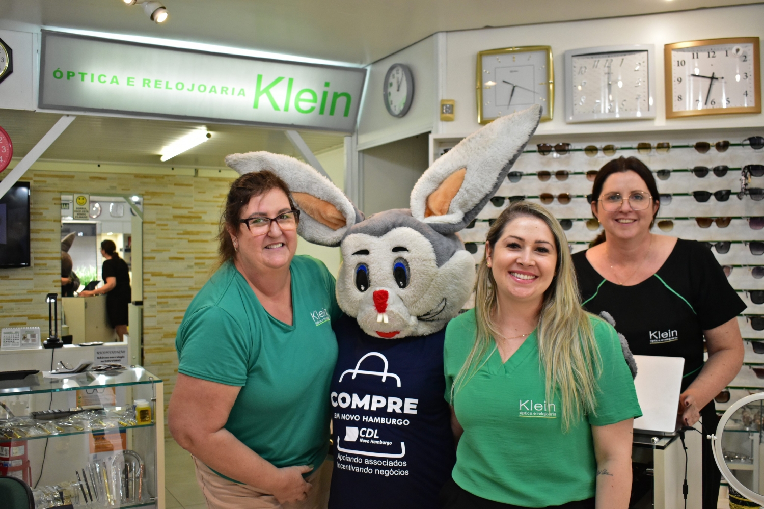 Coelhinho da CDL-NH chega ao comércio hamburguense