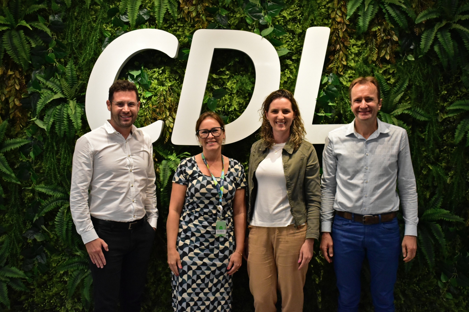 CDL-NH trata de pesquisas com Feevale